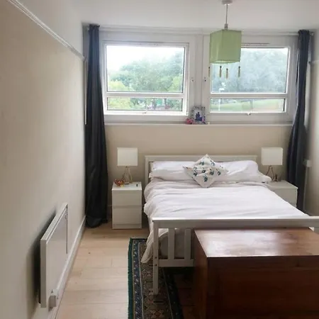 Апартаменти Sunny Spacious Flat In City Centre Бристоль