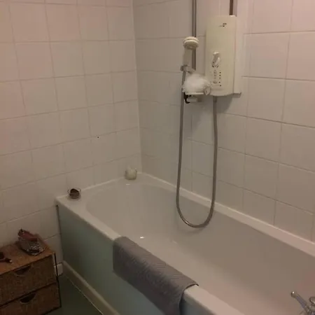 Lägenhet Sunny Spacious Flat In City Centre *